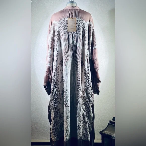 Magnolia Pearl Madonna Kimono OS NWT - Picture 2 of 10